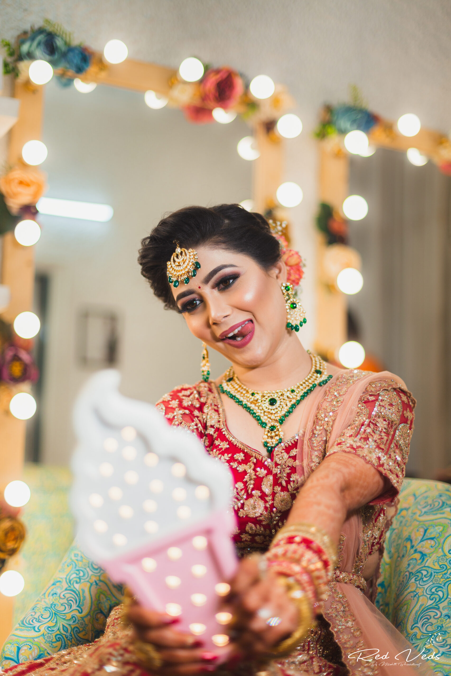 5 Poses Every Hindu Bride Should Try For Her Wedding Photography - PIP  Broadcast