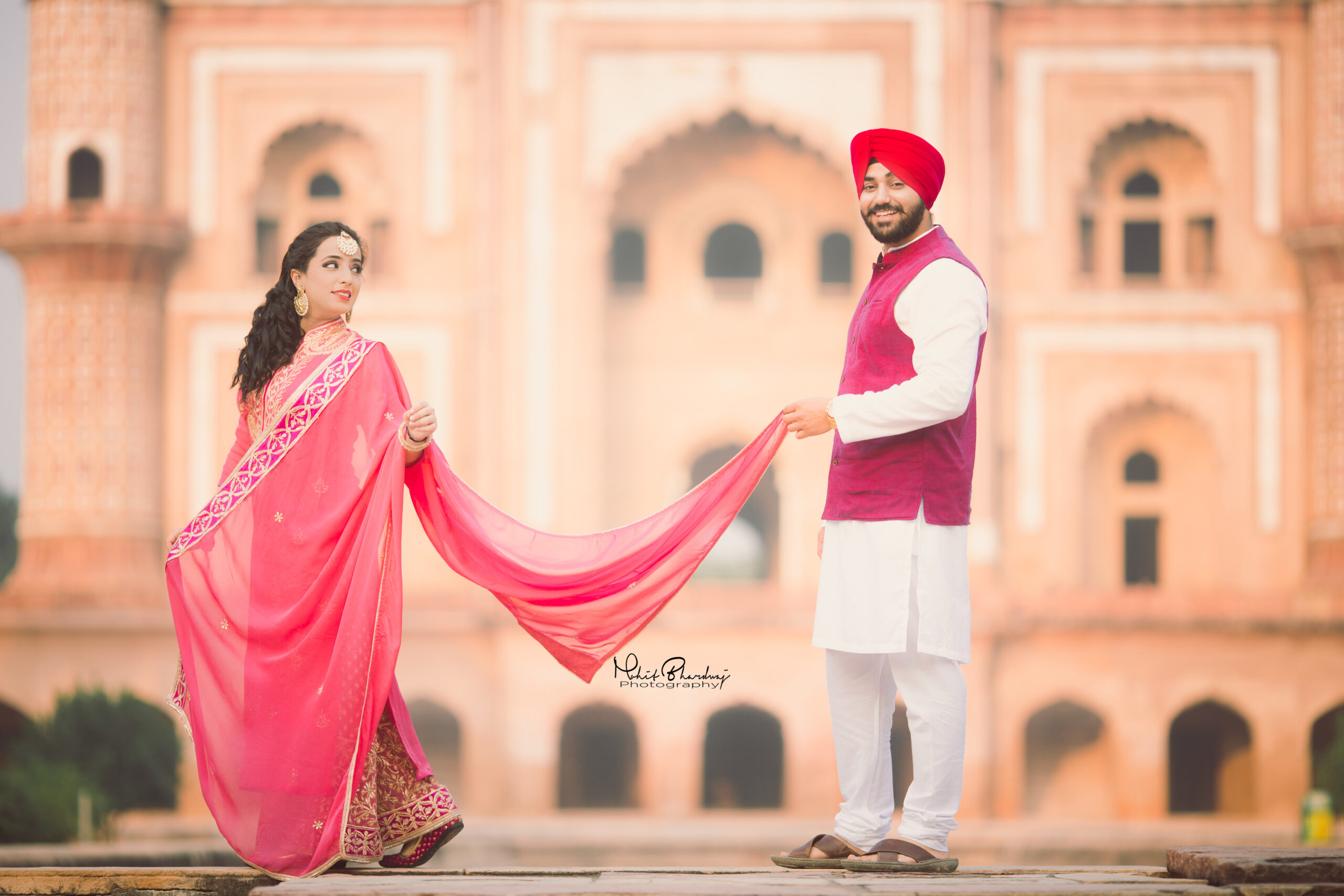 Pin by aish on Wedding | Couple wedding dress, Indian wedding outfits, Wedding  couple poses