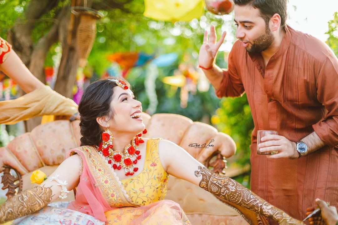 Subtle and simple Mehendi designs | Book the best Mehendi artists at  BookEvent… | Indian wedding photography, Bridal photography, Indian wedding  photography couples